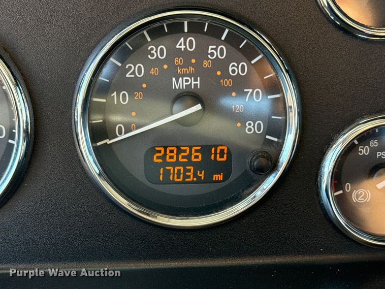 image for item EG8885 2011 Peterbilt 337 semi truck