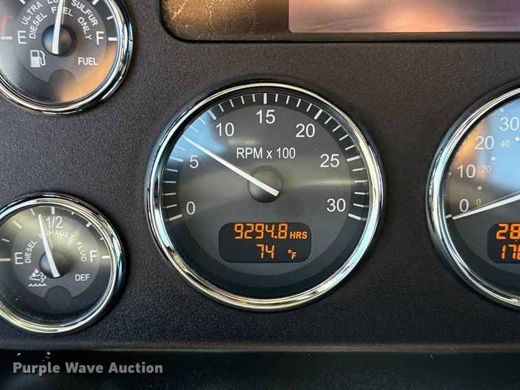 image for item EG8885 2011 Peterbilt 337 semi truck