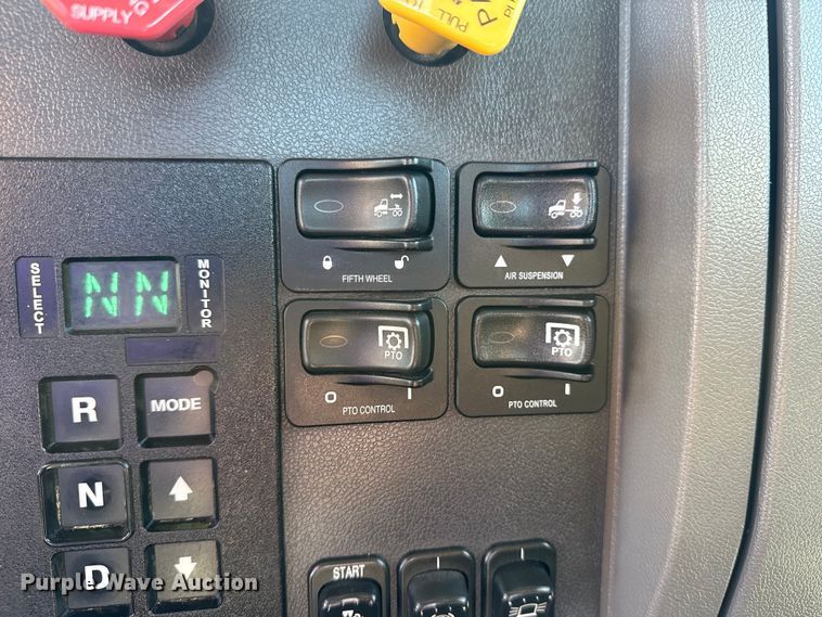 image for item EG8885 2011 Peterbilt 337 semi truck