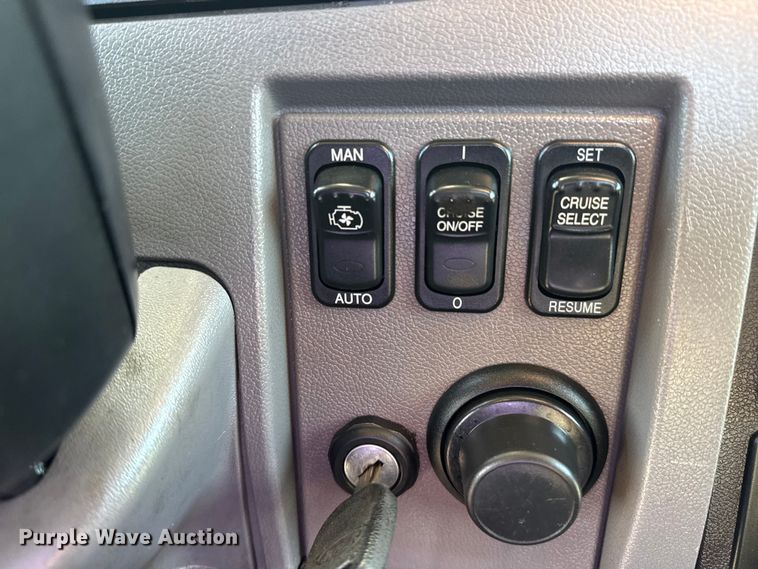 image for item EG8885 2011 Peterbilt 337 semi truck