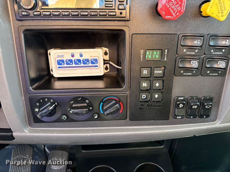 image for item EG8885 2011 Peterbilt 337 semi truck