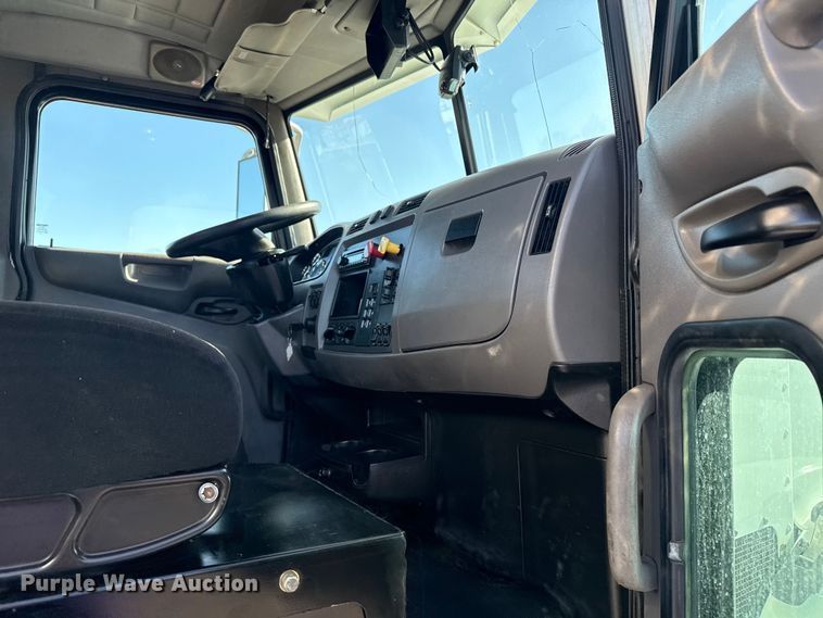 image for item EG8885 2011 Peterbilt 337 semi truck