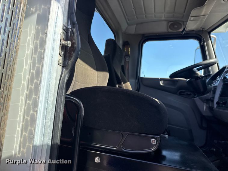 image for item EG8885 2011 Peterbilt 337 semi truck