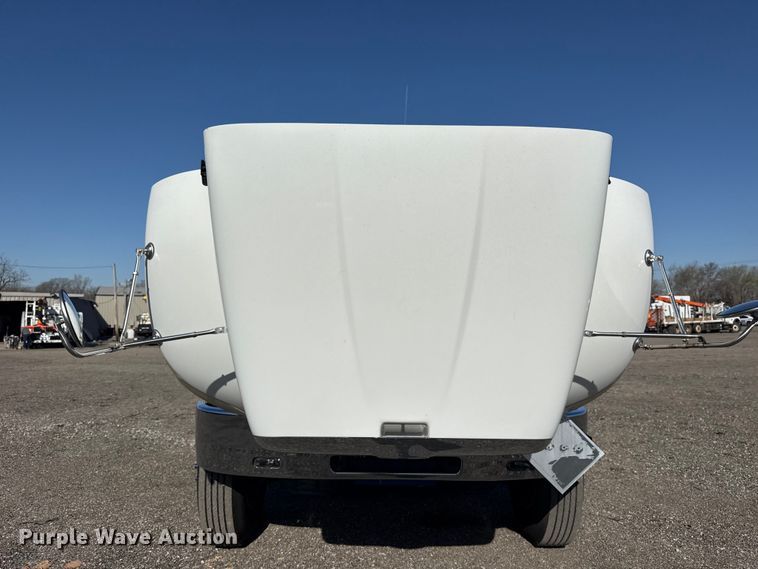 image for item EG8885 2011 Peterbilt 337 semi truck