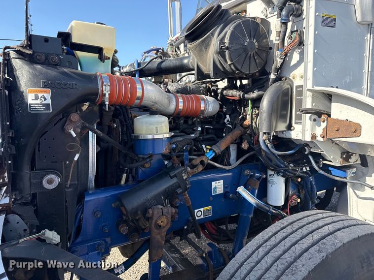 image for item EG8885 2011 Peterbilt 337 semi truck