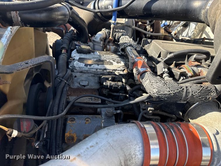 image for item EG8885 2011 Peterbilt 337 semi truck