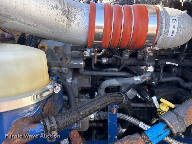 image for item EG8885 2011 Peterbilt 337 semi truck