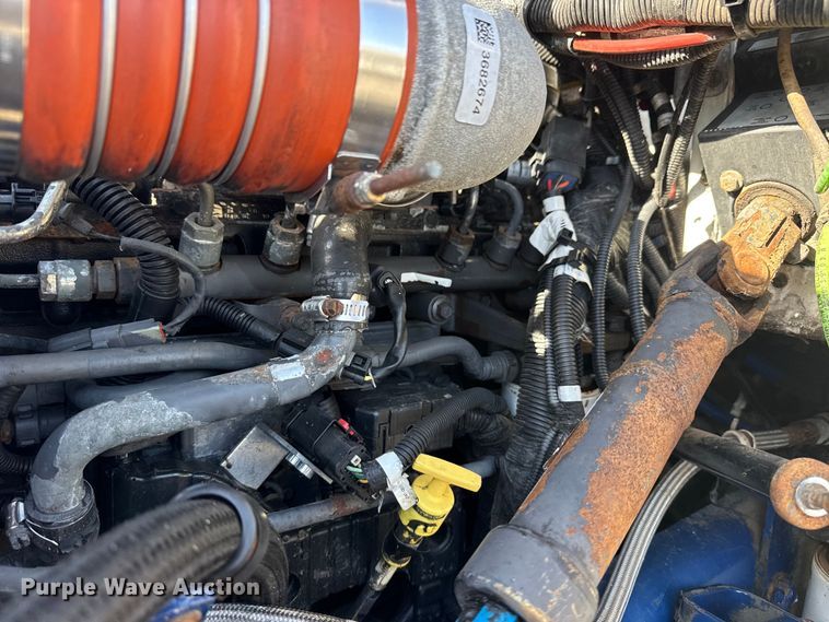 image for item EG8885 2011 Peterbilt 337 semi truck