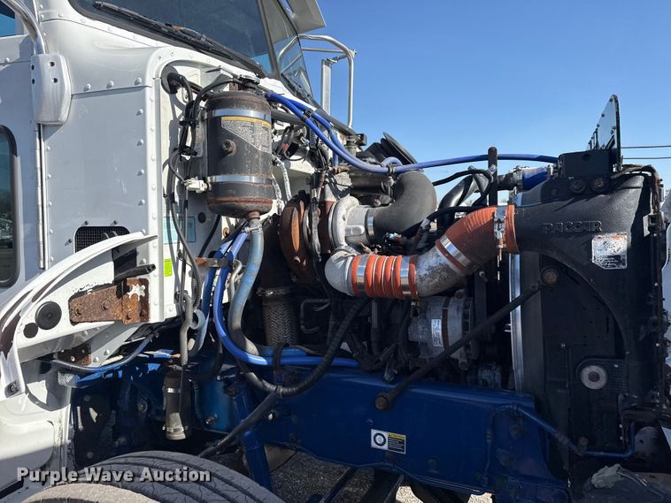 image for item EG8885 2011 Peterbilt 337 semi truck