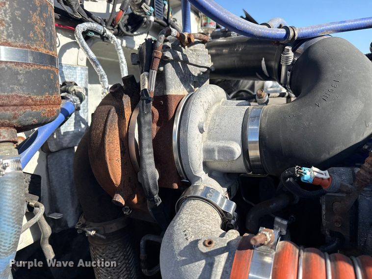 image for item EG8885 2011 Peterbilt 337 semi truck