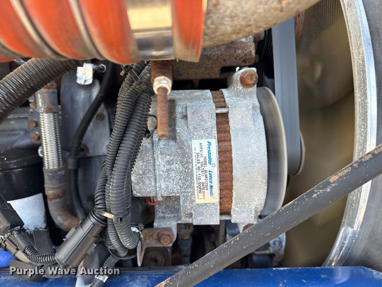 image for item EG8885 2011 Peterbilt 337 semi truck