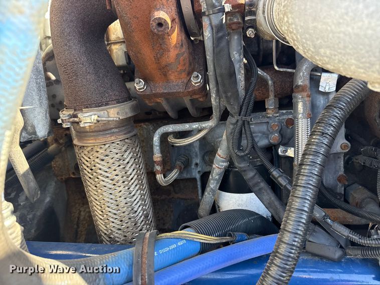 image for item EG8885 2011 Peterbilt 337 semi truck