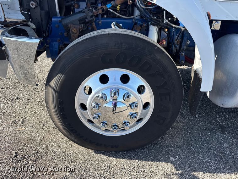 image for item EG8885 2011 Peterbilt 337 semi truck