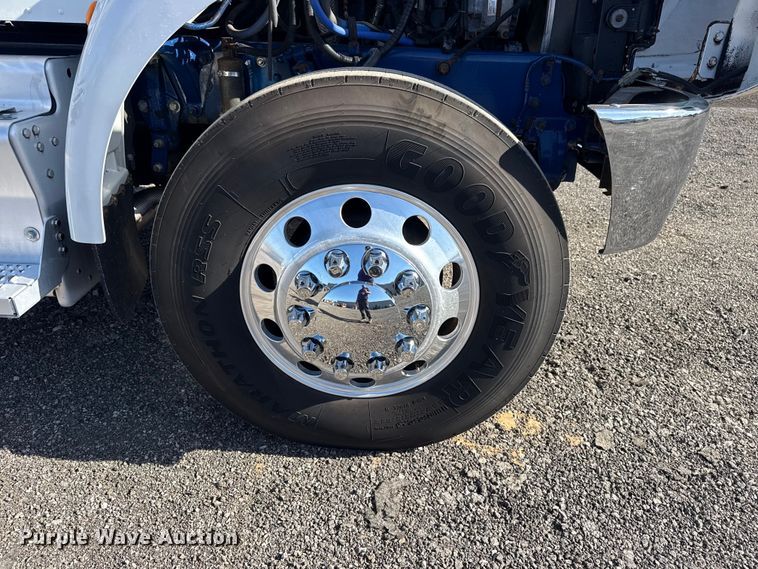 image for item EG8885 2011 Peterbilt 337 semi truck