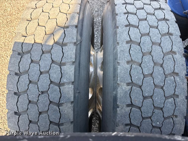 image for item EG8885 2011 Peterbilt 337 semi truck