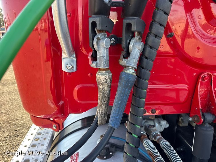 image for item EG8886 2015 Freightliner Cascadia 125 semi truck