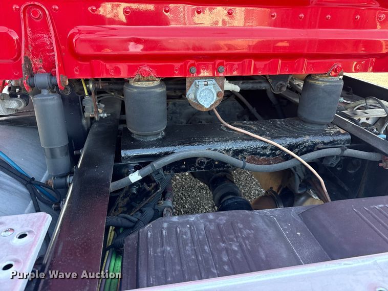 image for item EG8886 2015 Freightliner Cascadia 125 semi truck