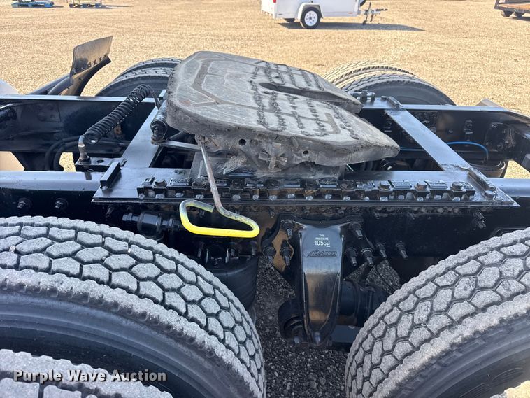 image for item EG8886 2015 Freightliner Cascadia 125 semi truck