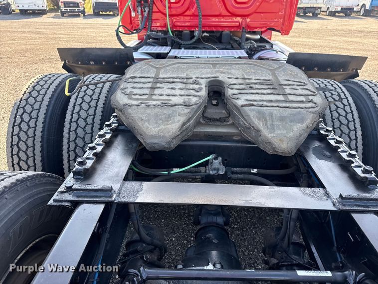 image for item EG8886 2015 Freightliner Cascadia 125 semi truck