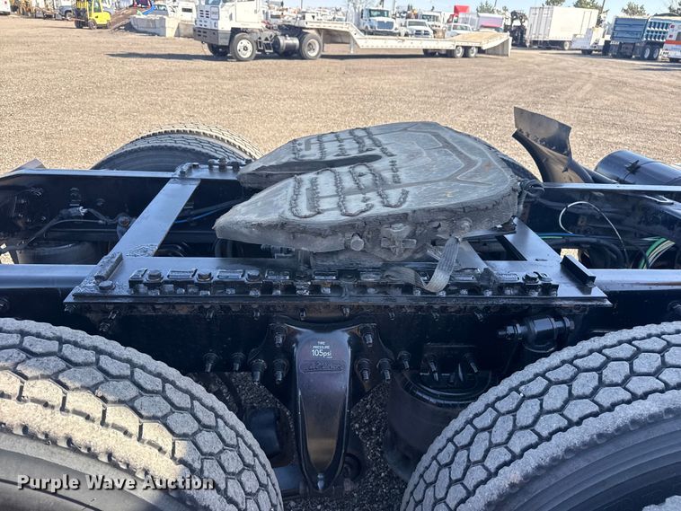 image for item EG8886 2015 Freightliner Cascadia 125 semi truck