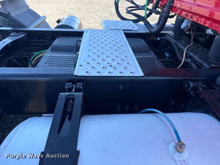 image for item EG8886 2015 Freightliner Cascadia 125 semi truck