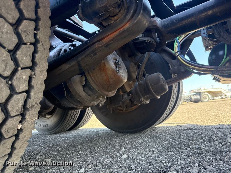 image for item EG8886 2015 Freightliner Cascadia 125 semi truck