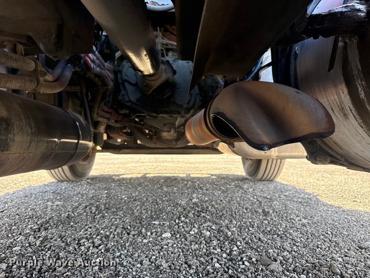 image for item EG8886 2015 Freightliner Cascadia 125 semi truck