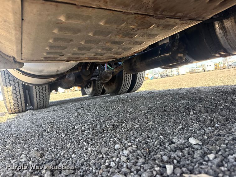 image for item EG8886 2015 Freightliner Cascadia 125 semi truck