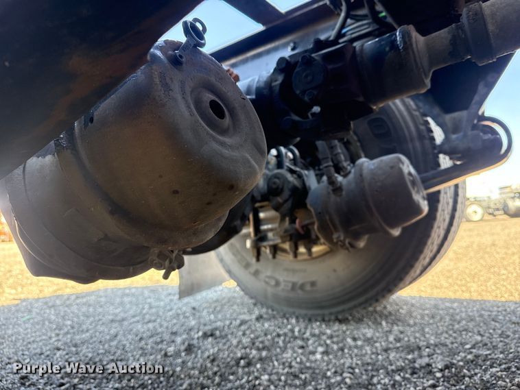 image for item EG8886 2015 Freightliner Cascadia 125 semi truck