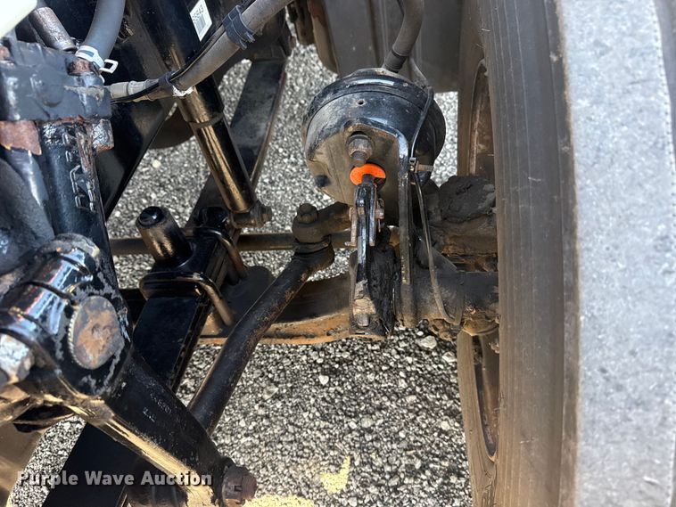 image for item EG8886 2015 Freightliner Cascadia 125 semi truck