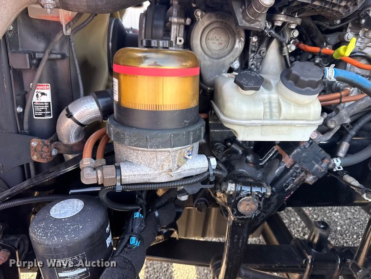 image for item EG8886 2015 Freightliner Cascadia 125 semi truck