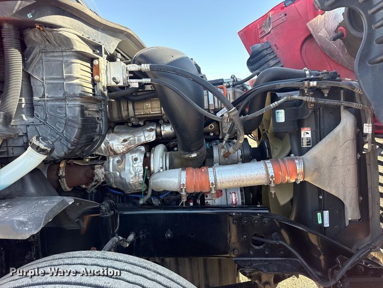 image for item EG8886 2015 Freightliner Cascadia 125 semi truck