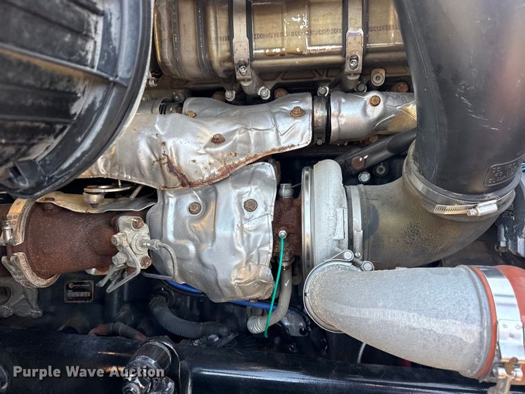 image for item EG8886 2015 Freightliner Cascadia 125 semi truck