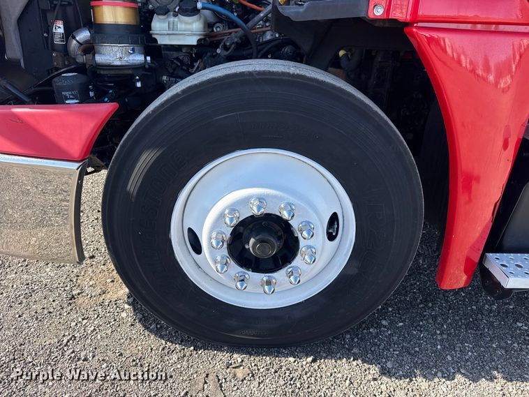 image for item EG8886 2015 Freightliner Cascadia 125 semi truck