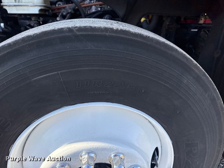 image for item EG8886 2015 Freightliner Cascadia 125 semi truck