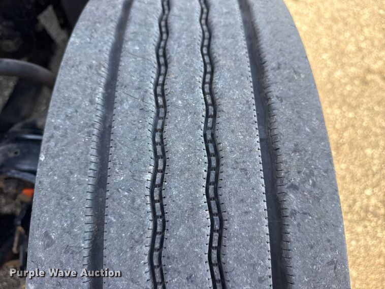 image for item EG8886 2015 Freightliner Cascadia 125 semi truck