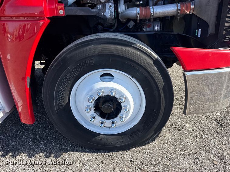 image for item EG8886 2015 Freightliner Cascadia 125 semi truck