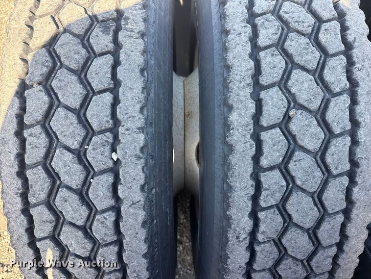 image for item EG8886 2015 Freightliner Cascadia 125 semi truck