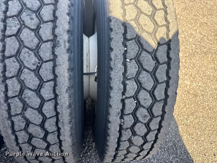 image for item EG8886 2015 Freightliner Cascadia 125 semi truck