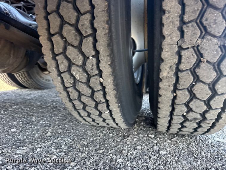 image for item EG8886 2015 Freightliner Cascadia 125 semi truck