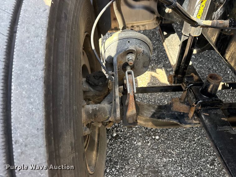 image for item EG8889 2015 Freightliner Cascadia semi truck