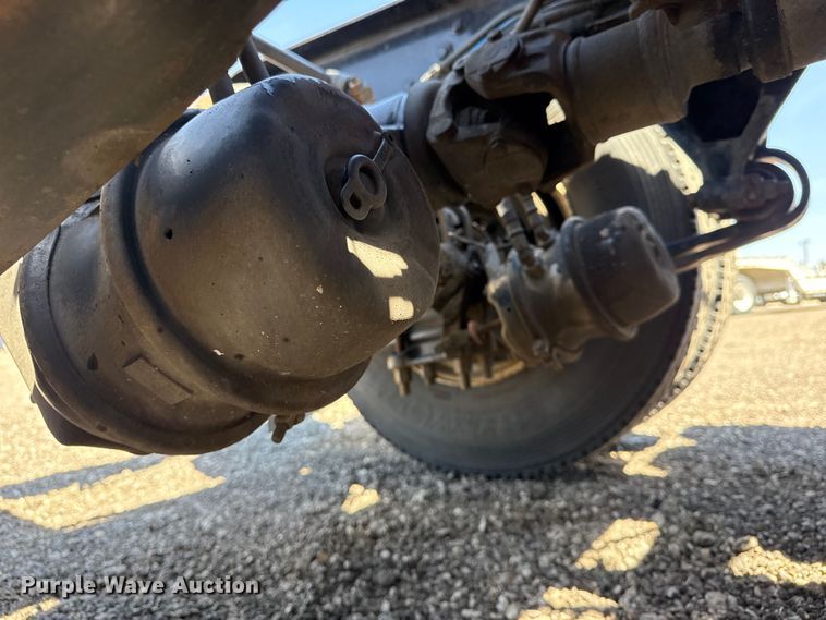 image for item EG8889 2015 Freightliner Cascadia semi truck