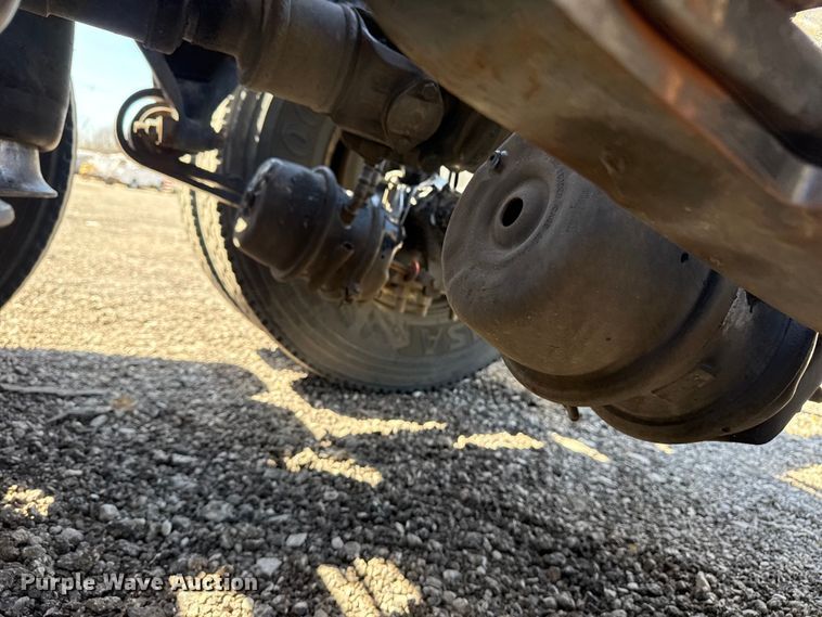 image for item EG8889 2015 Freightliner Cascadia semi truck