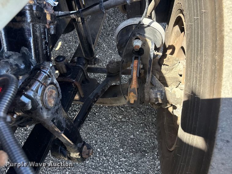 image for item EG8889 2015 Freightliner Cascadia semi truck