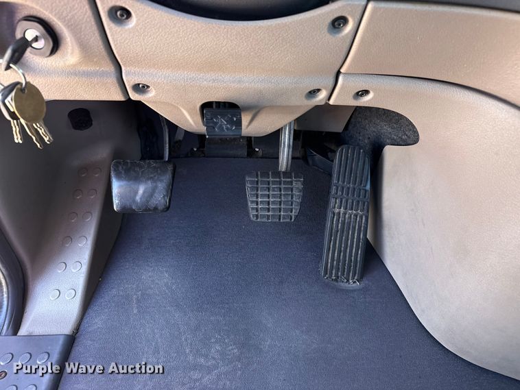 image for item EG8889 2015 Freightliner Cascadia semi truck