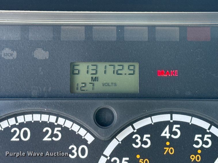 image for item EG8889 2015 Freightliner Cascadia semi truck