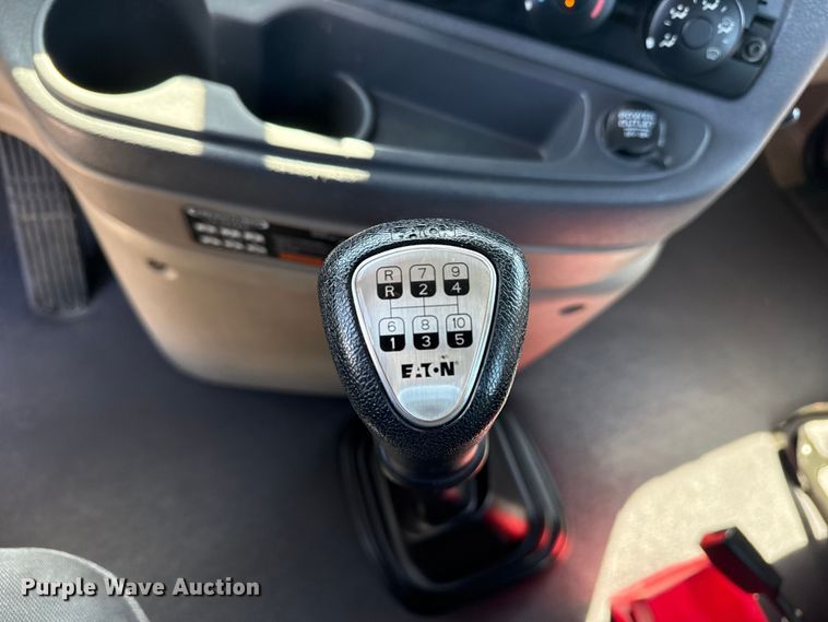 image for item EG8889 2015 Freightliner Cascadia semi truck