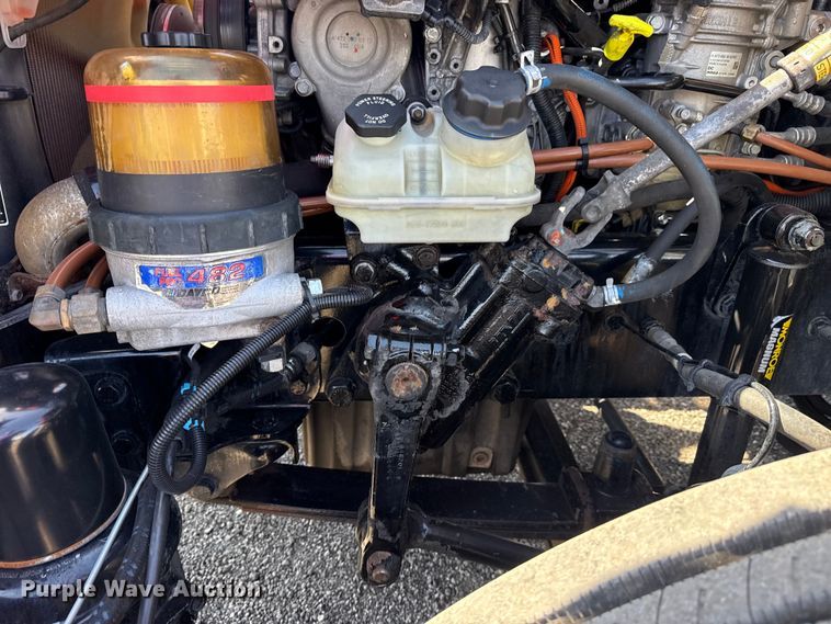 image for item EG8889 2015 Freightliner Cascadia semi truck