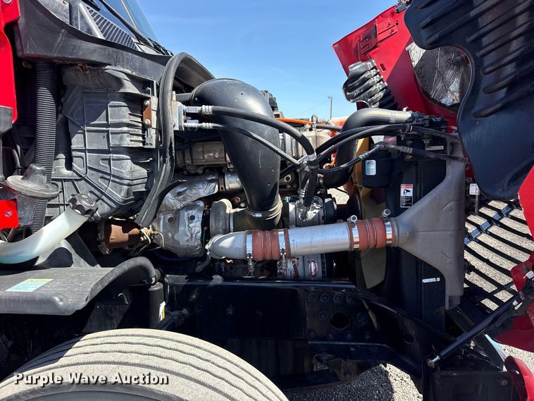 image for item EG8889 2015 Freightliner Cascadia semi truck