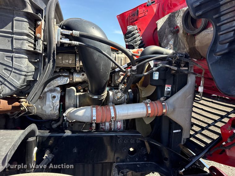 image for item EG8889 2015 Freightliner Cascadia semi truck